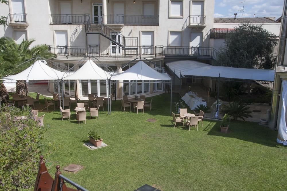 Mariano IV Palace Hotel Oristano Ngoại thất bức ảnh
