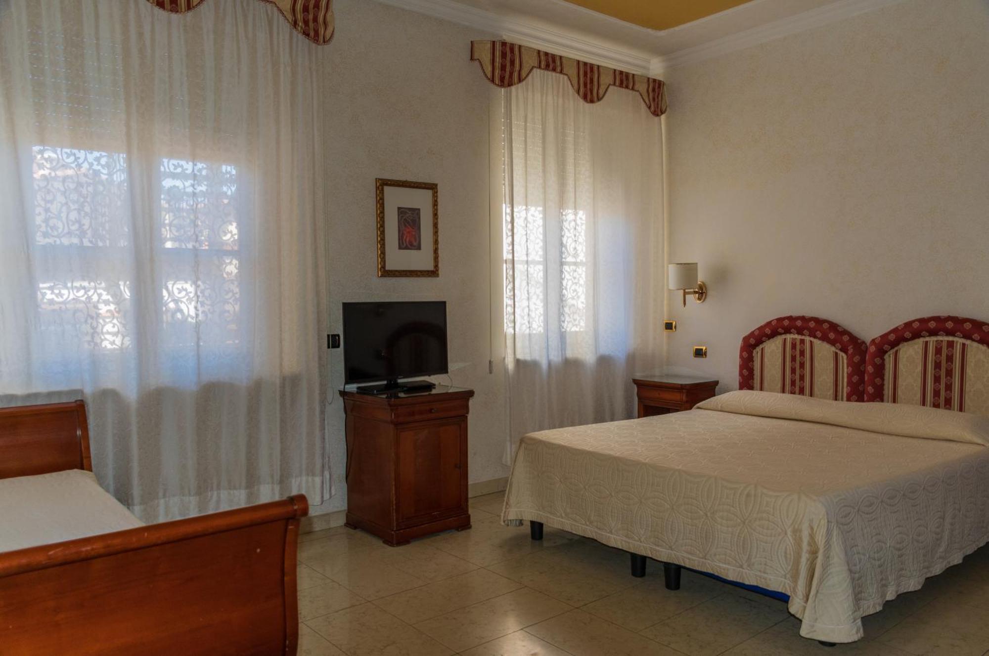 Mariano IV Palace Hotel Oristano Ngoại thất bức ảnh