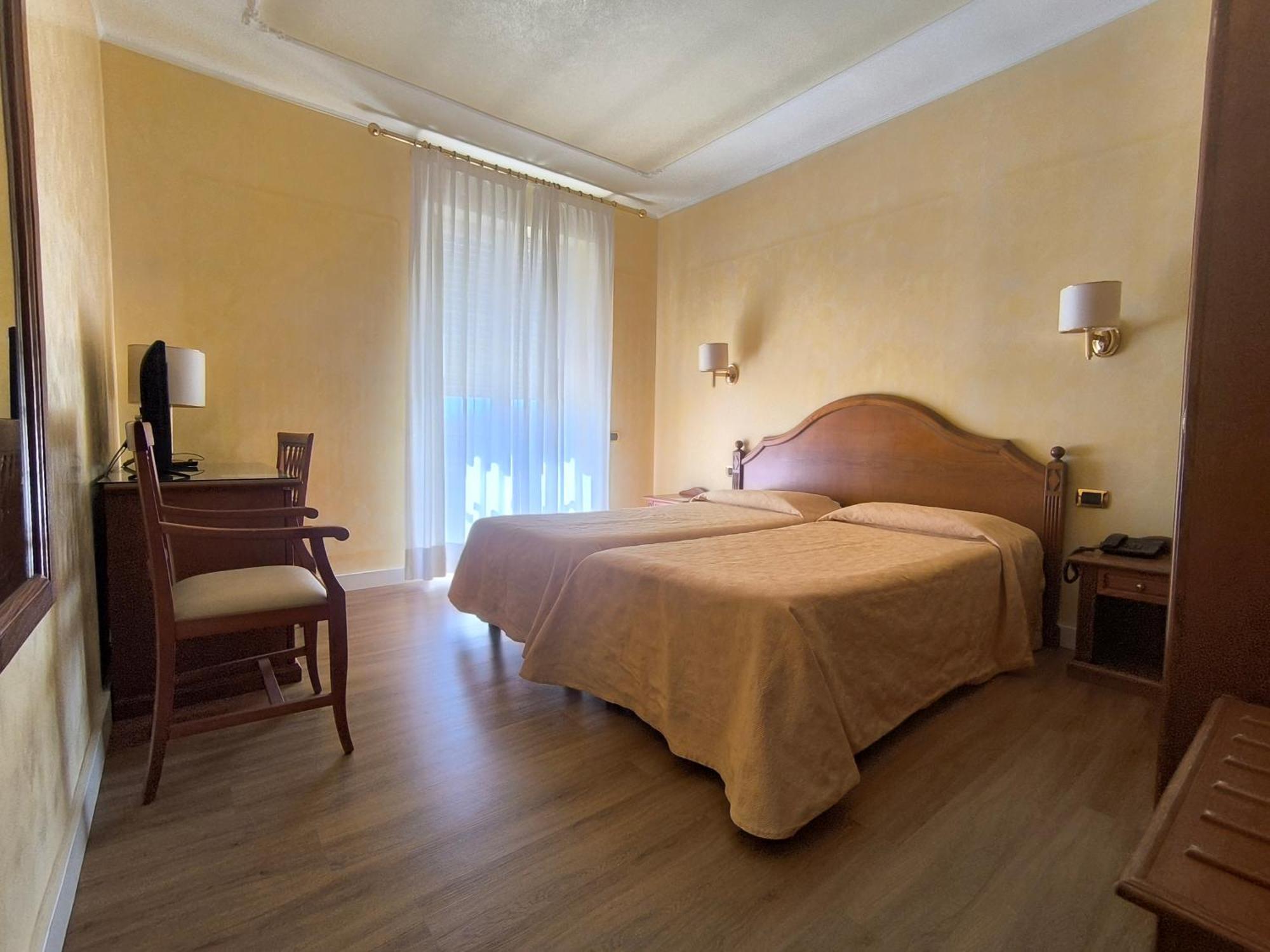 Mariano IV Palace Hotel Oristano Ngoại thất bức ảnh
